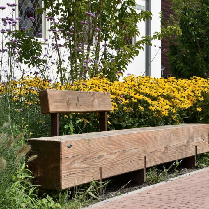 Buitenbanken pure eco enkelzits met rugleuning voor de openbare ruimte